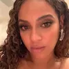 QUEEN B