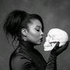 la morena bruja Gris