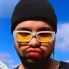 garoto de touca