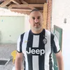راسم البسمة على وجوه بعض البشر