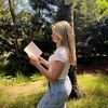 gwen_isreading