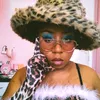 whatisnikwearing