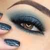 kandas_licely_neon
