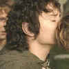 akissuponhisshoulder