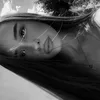 𝒩