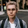 smartmanwithglassesdownl