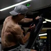 em bé tập tạ