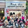 Anh bộ đội bán quần áo 👖 👚