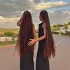 👭🏽