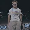 _grayskyes_