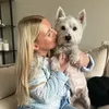 a girl and a westie 👩🏼🐾🐚🤍