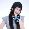 Phía sau bé Cá Lương Bích Hữu