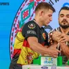 Enrique armwrestling