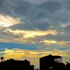 Nhắm mắt sống qua ngày