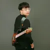 Lâm đánh Guitar