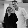 tereza_leze_na_parez_