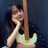 female guitarist