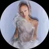 bee_that_girl_ari
