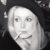 sapphicdeneuve