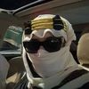 rojulun_alghaniyyun992