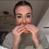 Lorena popa mananca