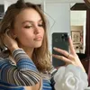 𝒩