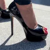 BizWomanInHighHeels