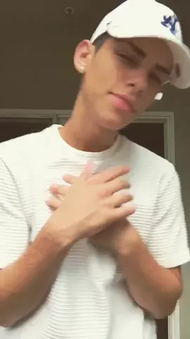 I'm addicted to this girl❤️ Twitter (Flamingeos)