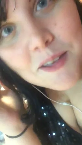 #duet with @xzombiecuppercake  #OldMusically #DuetYourself #PeopleAreStillStaring 