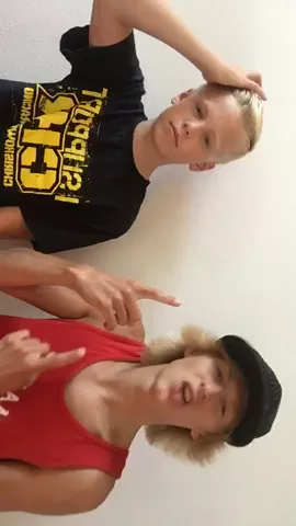#WeCanBeGolden w/ my bro @jacksonlueders 😝🤘🏻@brandonbealmusic 
