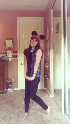 #egUpegDown #minniemouse #weirdo #featureme @musical.ly 🐭❤️💯😂 I look tall!!!😱