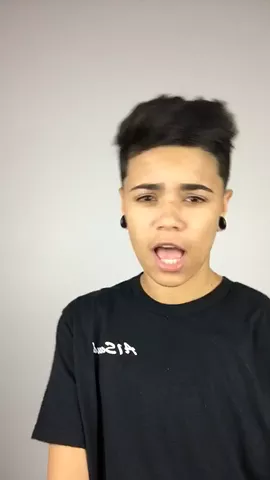 #LipSync peep the shirt 😏