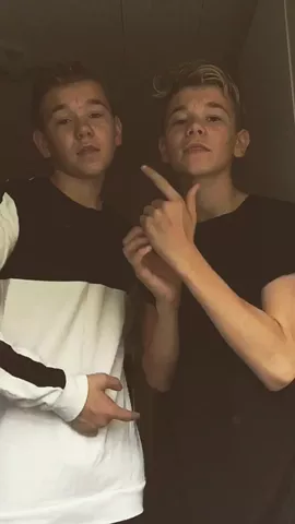 I be looking at girls😍😛