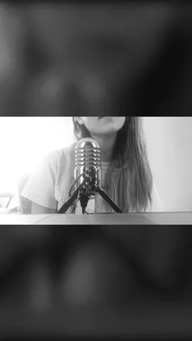 Follow my Instagram to see the whole the thing: emersonansley🙈 #featureme #featurethis #muserconcert #singing 