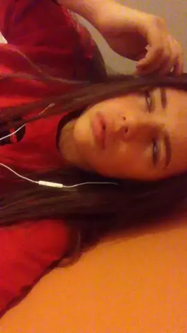 Jleur met des coups de pression en plus sans trop crier 