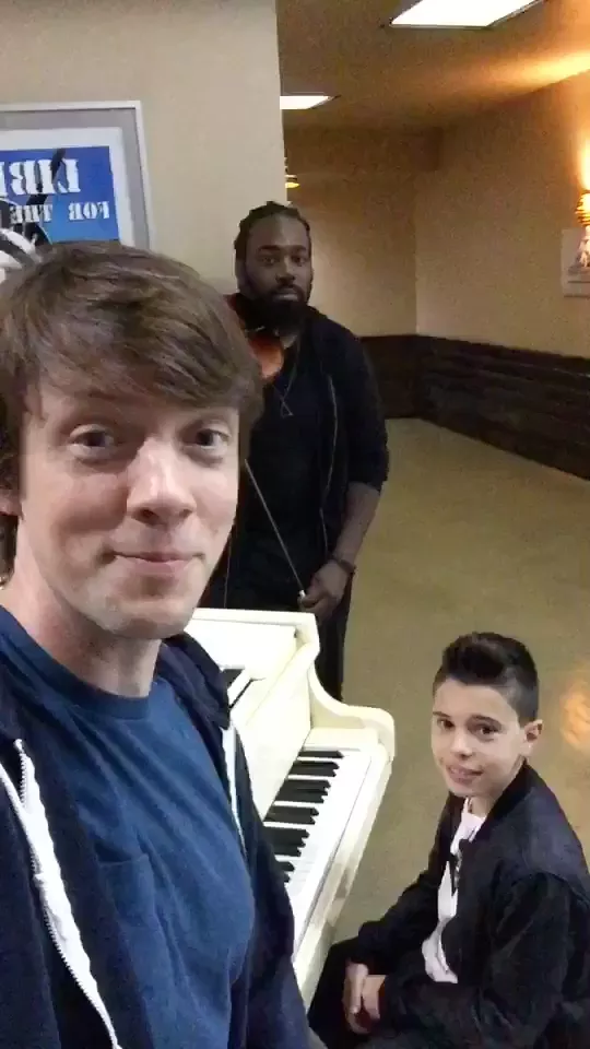 When your friends are musicians... Happy Birthday @katie.z.c.w.r.j ! 🎉🎉w/ @christianlalama @whoisdsharp 