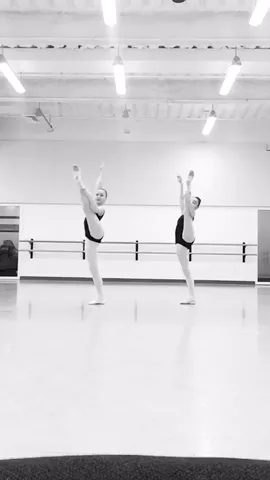 #JustHoldOn @stella_dancer #featurethis #feature #dance #featureme #featureus #ballet #ChristmasCountdown ❤️