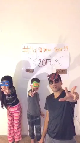 #HappyNewYear🎉#FeatureMe #FeatureThis w/fam @esthalla @diezzel @solage @txunamy 