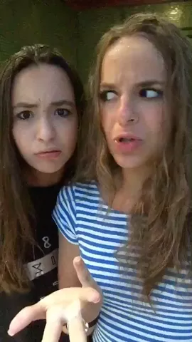 HAHA oq nao fazer na chuva 😂❤️ @carolcarvalhocf #tachovendoai