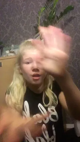 To happy 💋😂 #lipsync #featureme #blooper 100likes?😍