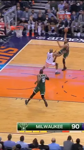 Jabari Parker with the one hand slam!!!! 🤚🏀😮