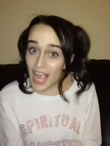Go follow @sydneyalton16 #DifferentTypesOfLaughs she is going live now for #musicmonday !! #featureme 