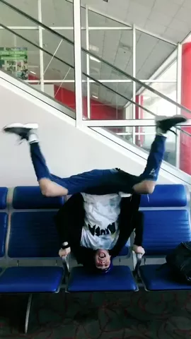 We just arrived in LA and this is how excited we are😂😂😂 @gilmhercroes #CROESBROS 💠