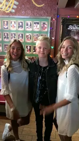 So great to finally meet them! @lisaandlena 😇💙