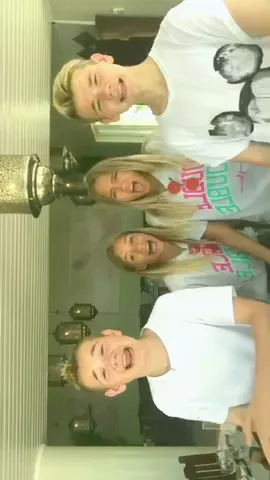 Having so much fun with @lisaandlena !!!