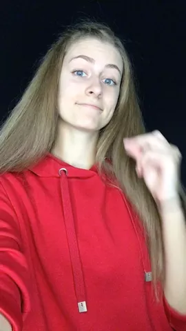 Kommentbe írjatok csak piros emojikat! ❤️👹💋👠🌹