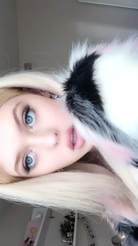 new youtube video is up!! it’s my workout routine :)) link in my instagram bio ( @ loren )