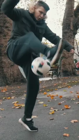 Freestyle in a big jacket? #Football #Soccer #FootballFreestyle #UnitedKingdom #London #FeatureMe
