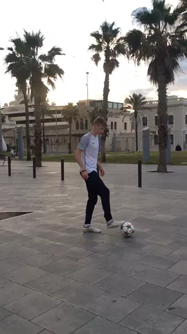 #invisibleboxchallenge with a football😯😯 #football #Soccer