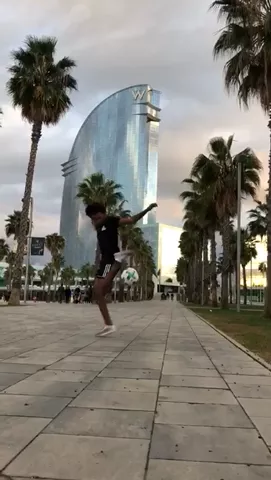 I’M IN BARCELONA!🇪🇸🤙🏾 #FeatureMe #Football #Skills #EUREP